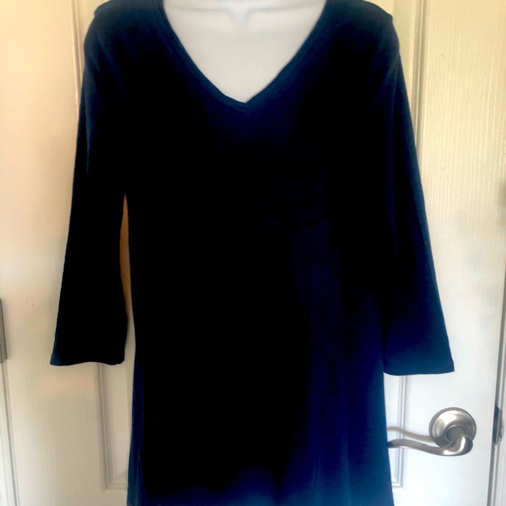 Chicos round neck 3/4 sleeve cotton knit tunic with hi lo hem.